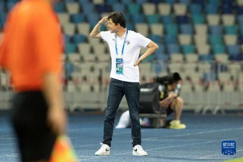 在本轮英超切尔西0-2不敌埃弗顿的比赛中，里斯-詹姆斯上半场受伤下场。